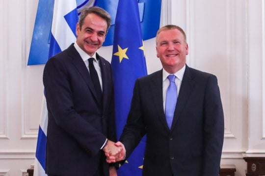 Συνάντηση Μητσοτάκη με τον Επίτροπο για το Κράτος Δικαίου: «Λαμβάνουμε υπόψη τις συστάσεις της Κομισιόν»